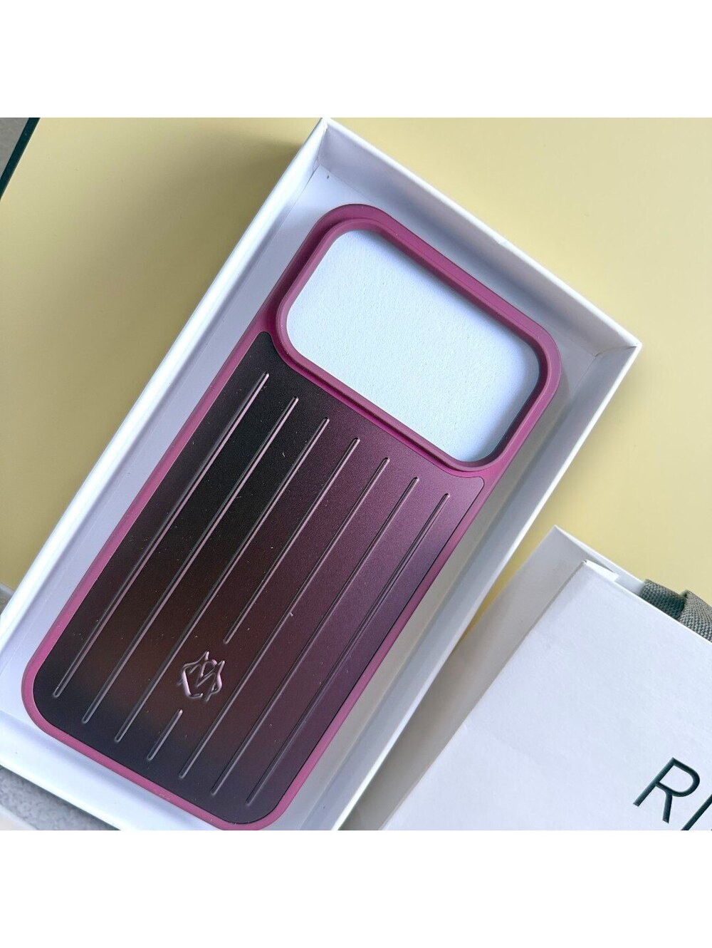π RIMOWA Fuchsia Color iPhone 17 Pro Case Grooved Luggage Style - Picture 5 of 9